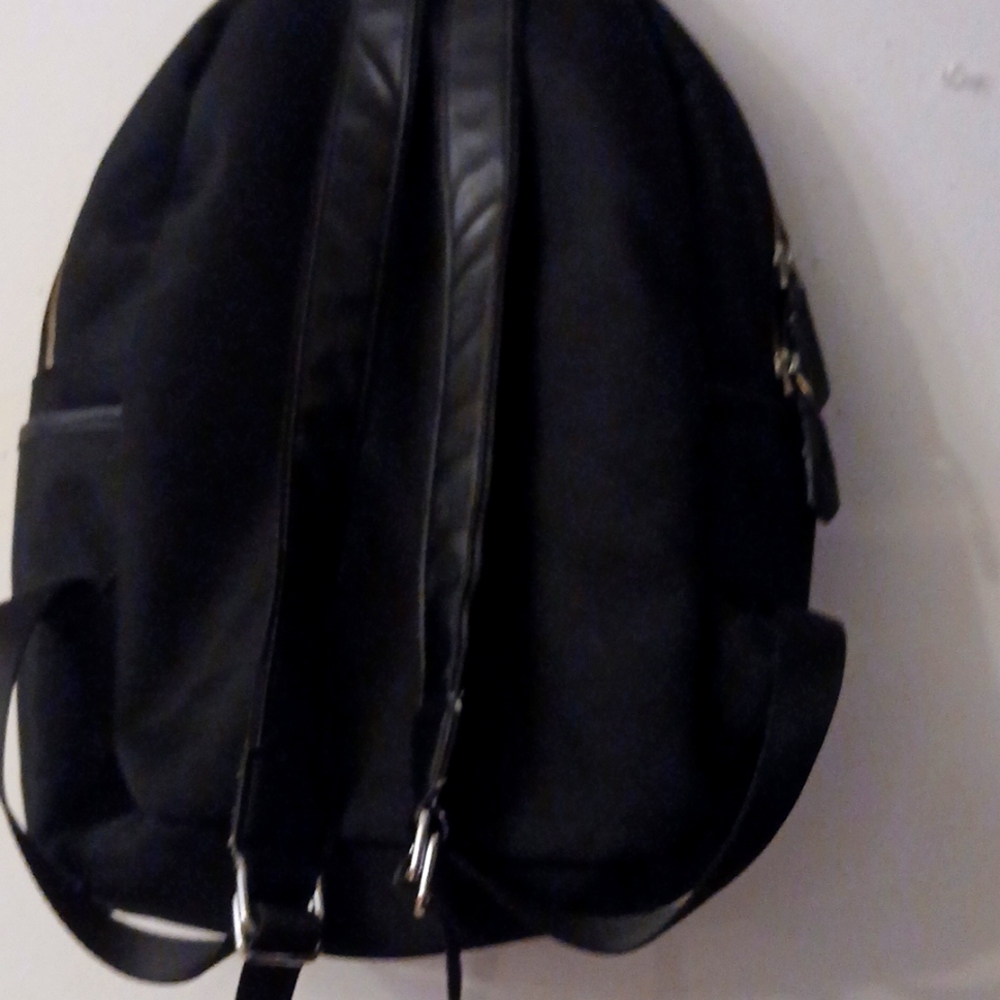 Backpack - Picture 7 of 9